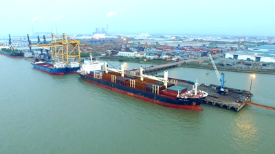 蘇州海運裝船航拍