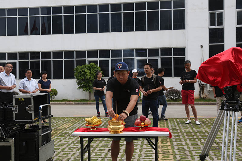 上海貴聯公司宣傳片制作拍攝的開拍儀式，敬畏天地。給的大好時機。