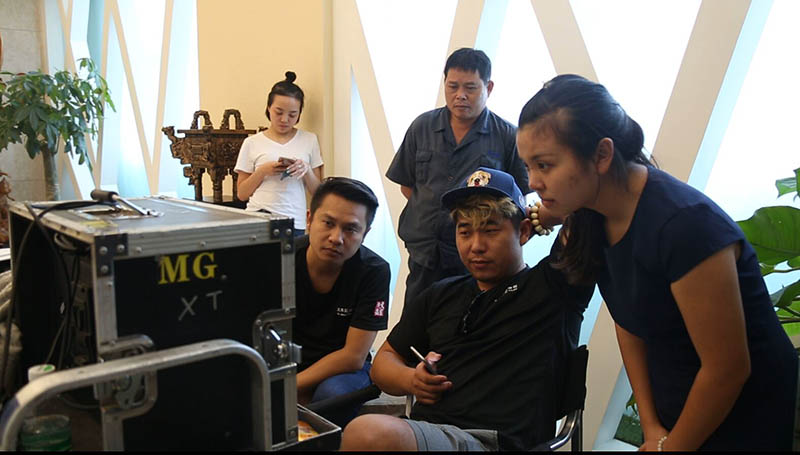 導演對所拍攝的鏡頭是否合適