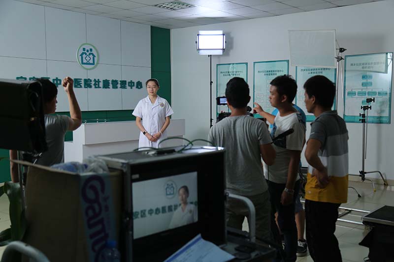 進(jìn)行對醫(yī)院的服務(wù)臺全面的拍攝, 進(jìn)行對醫(yī)院的服務(wù)臺全面的拍攝,