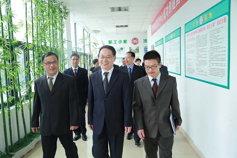 拍攝組對醫(yī)院領(lǐng)導(dǎo)視察工作進(jìn)行拍攝 拍攝組對醫(yī)院領(lǐng)導(dǎo)視察工作進(jìn)行拍攝